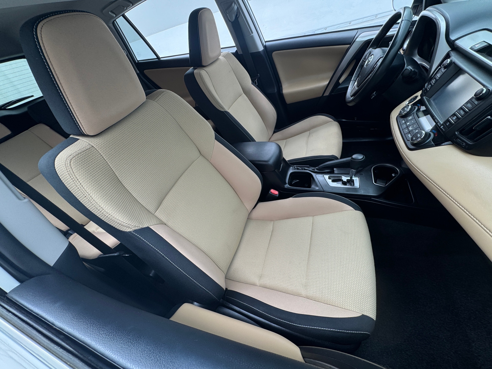 Thumbnail: 2018 Toyota RAV4 - 2