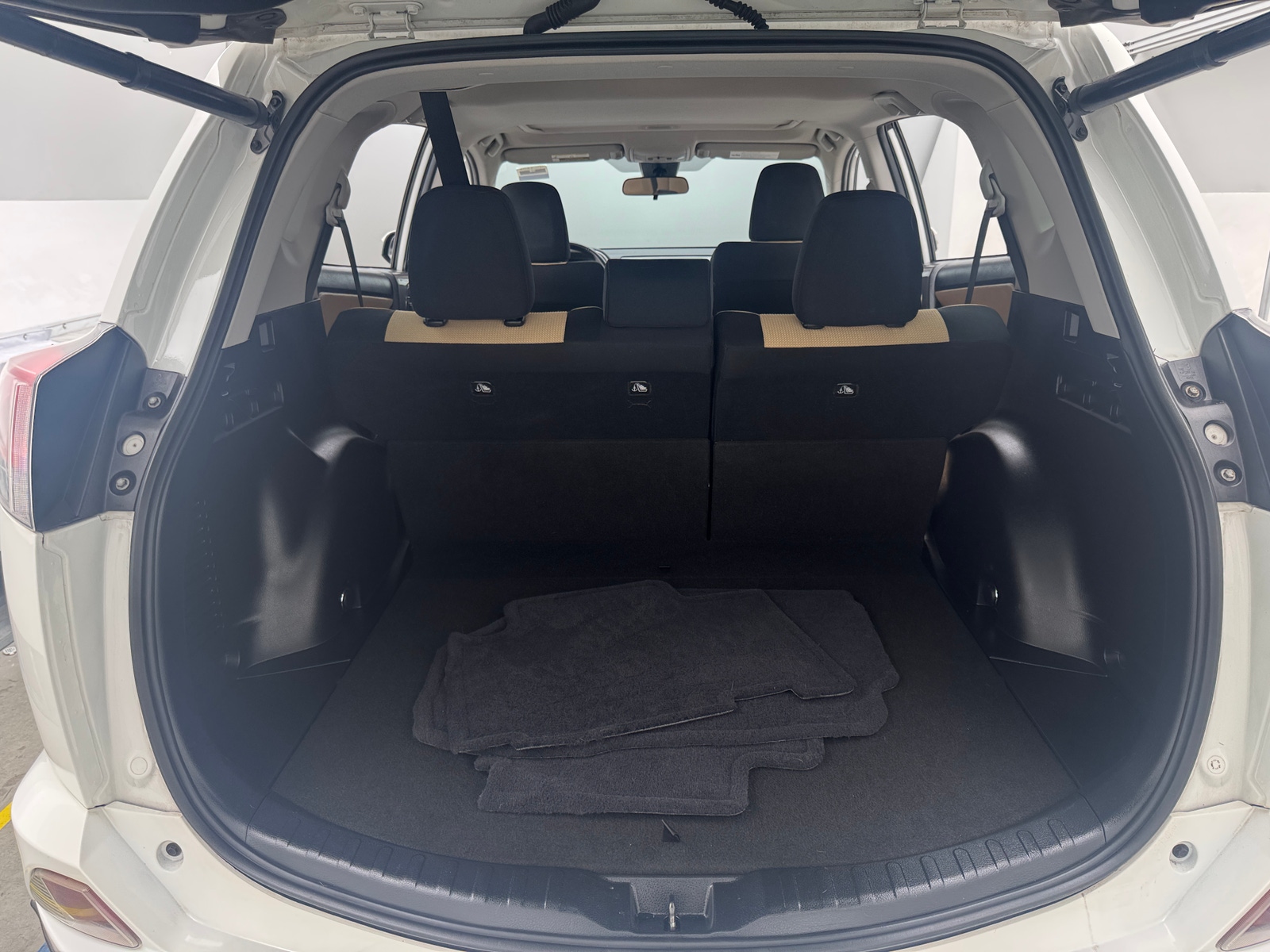 Thumbnail: 2018 Toyota RAV4 - 7