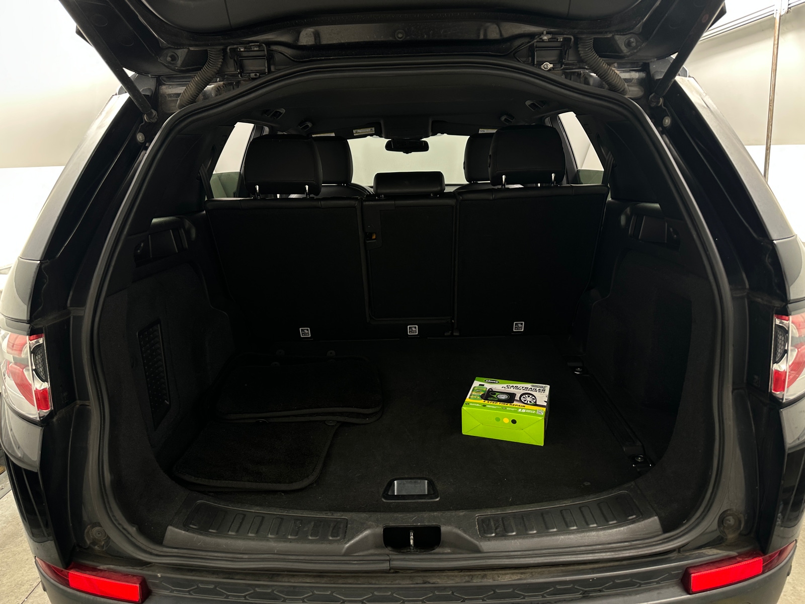 Thumbnail: 2019 Land Rover Discovery Sport - 6