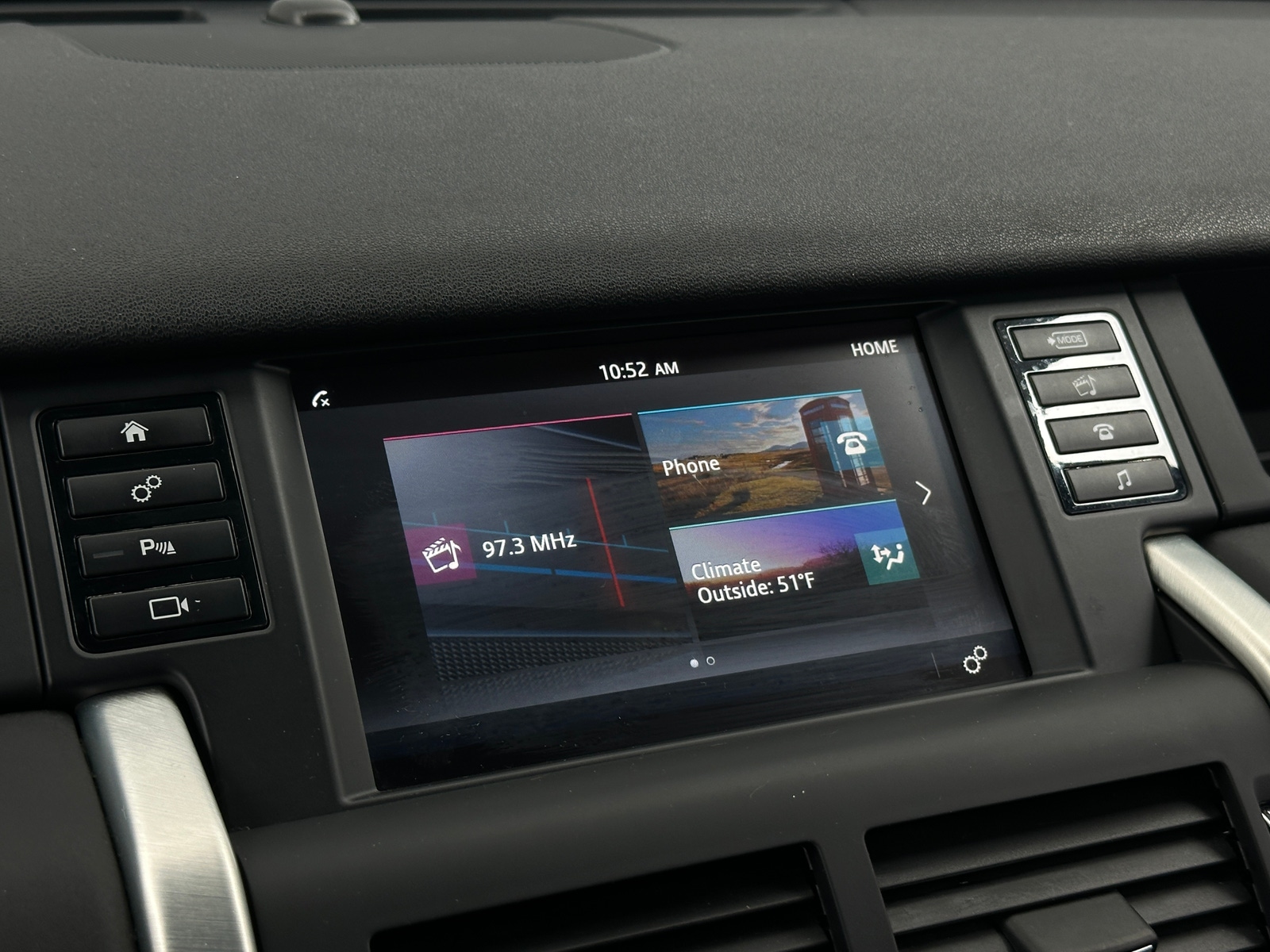 Thumbnail: 2019 Land Rover Discovery Sport - 3