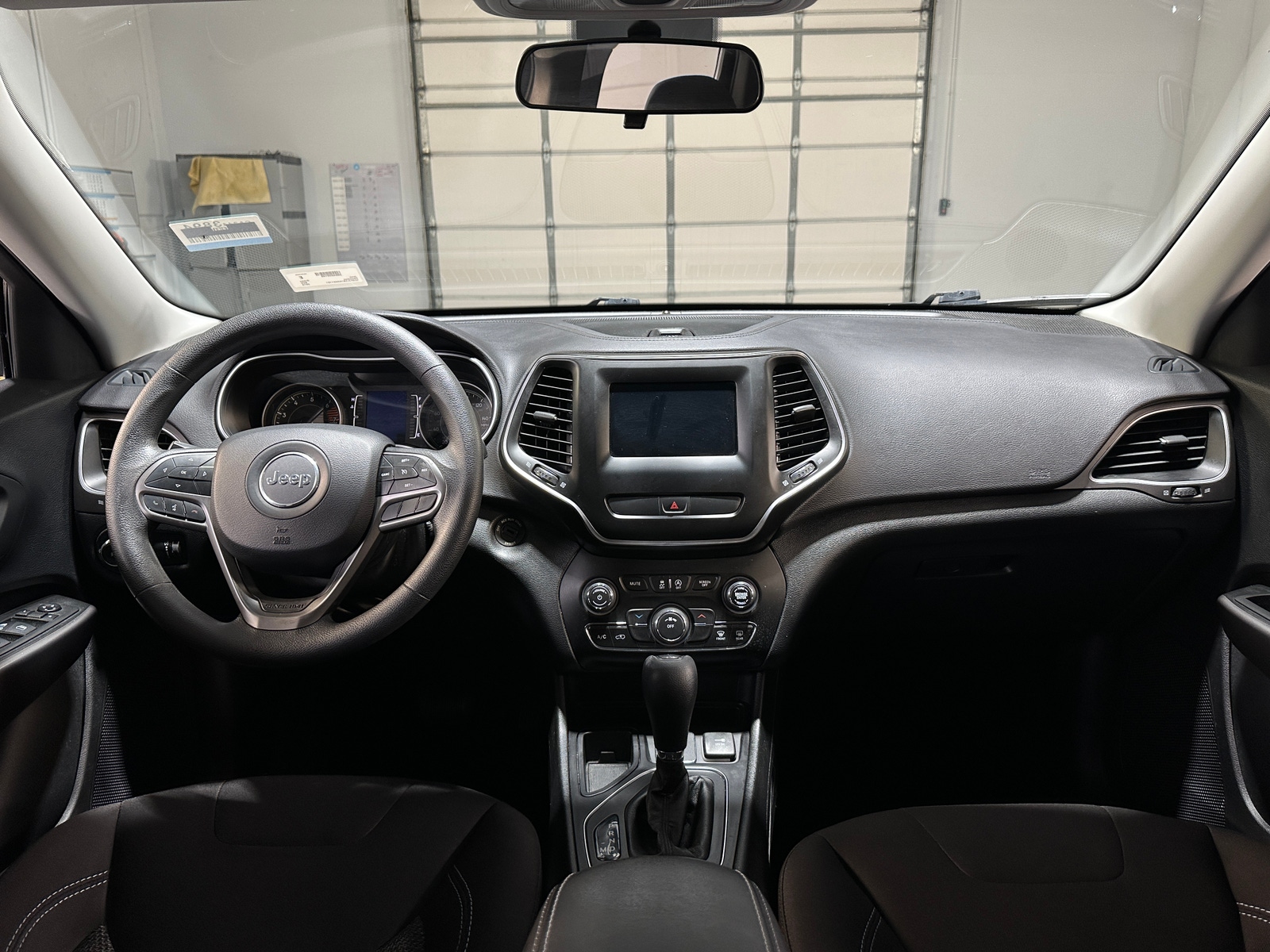 Thumbnail: 2019 Jeep Cherokee - 3