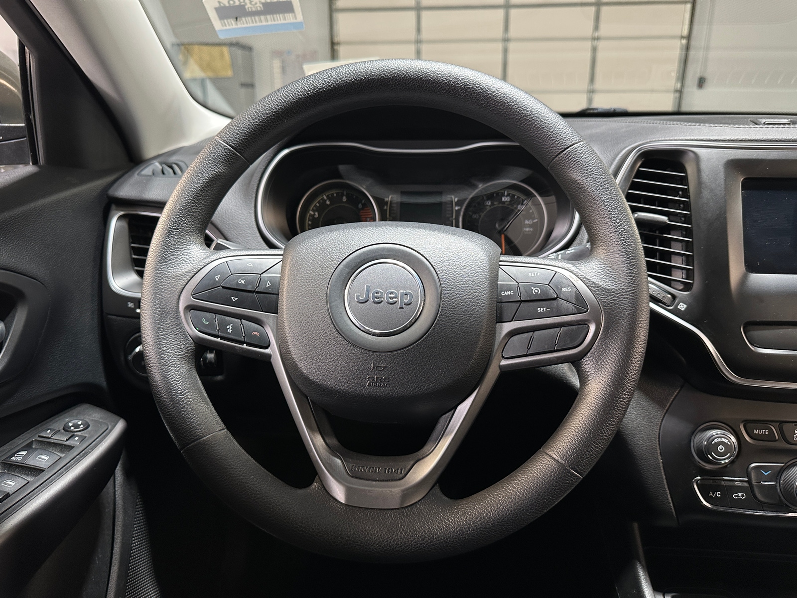 Thumbnail: 2019 Jeep Cherokee - 5