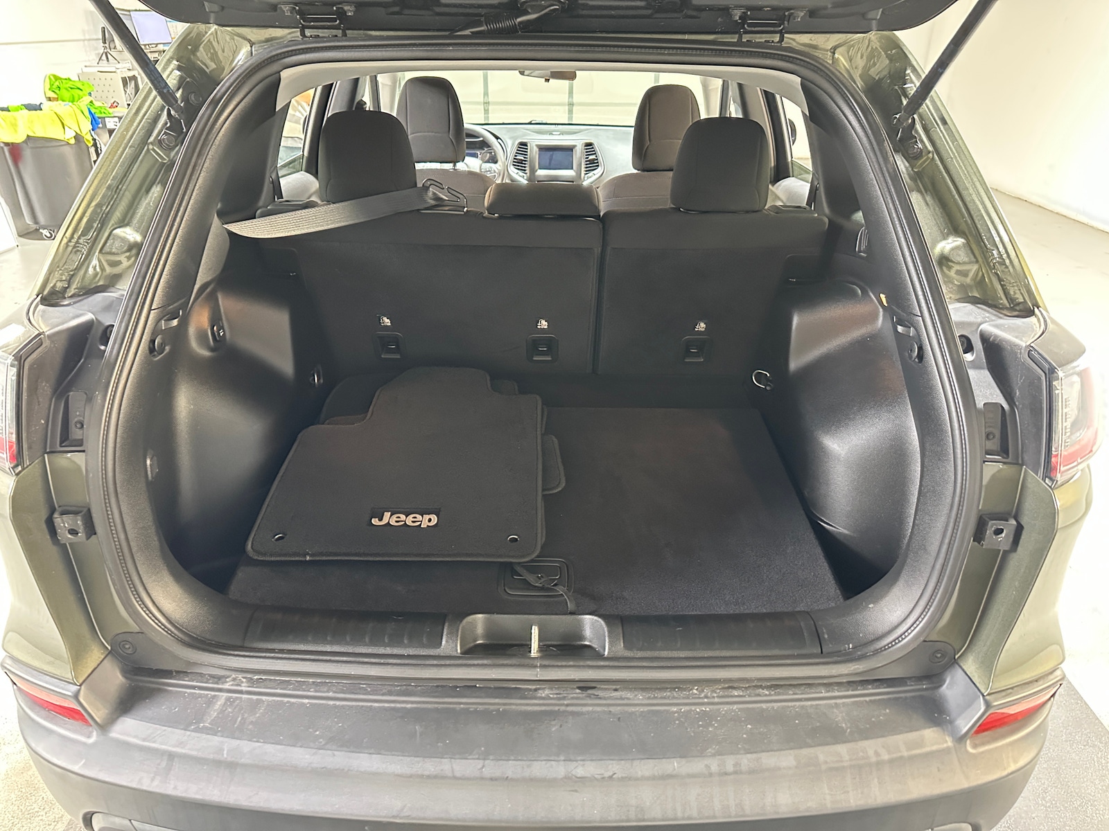 Thumbnail: 2019 Jeep Cherokee - 7