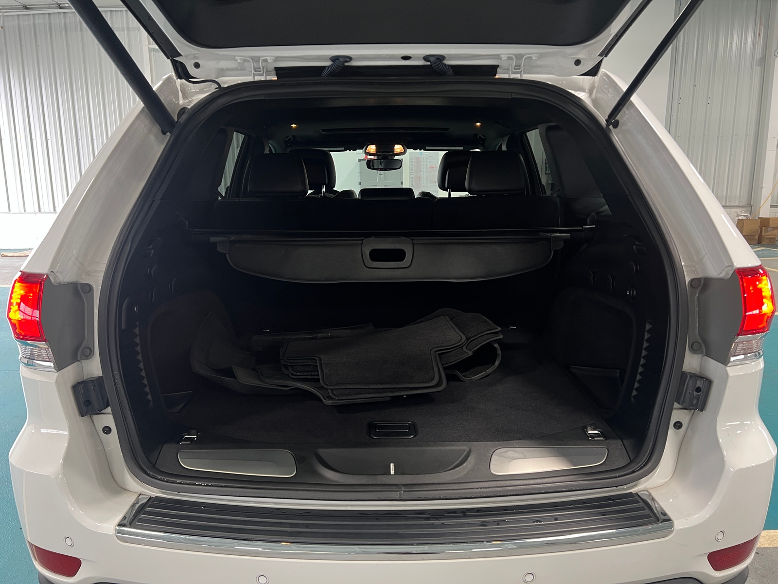 Thumbnail: 2018 Jeep Grand Cherokee - 6