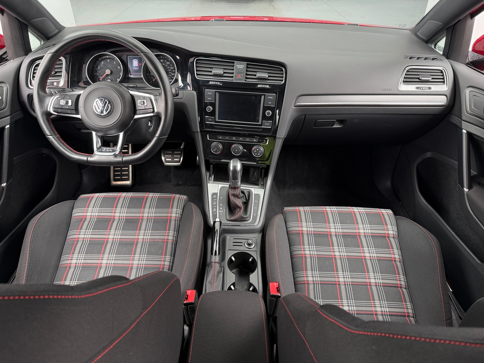 Thumbnail: 2018 Volkswagen Golf - 3