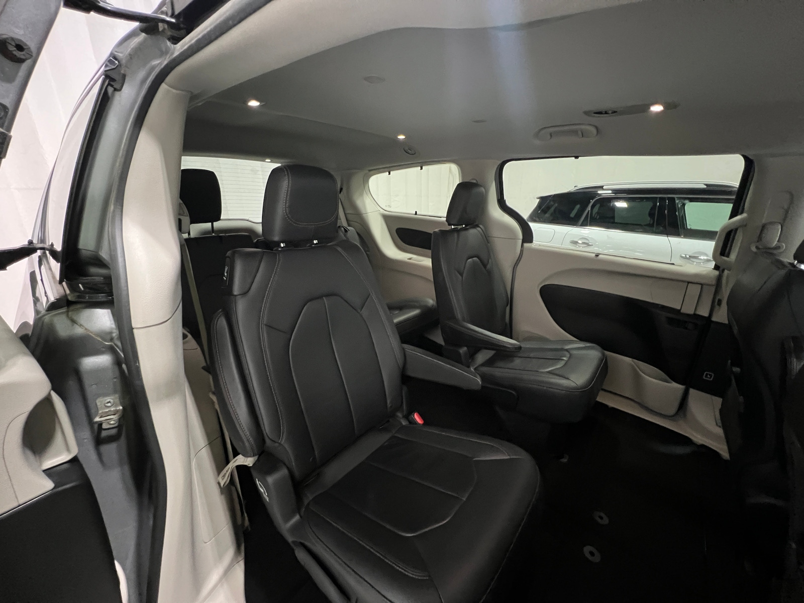 Thumbnail: 2017 Chrysler Pacifica - 5