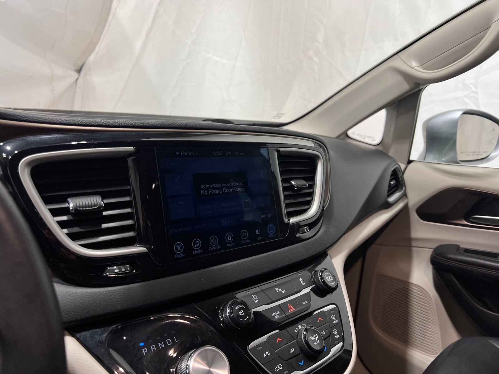 Thumbnail: 2017 Chrysler Pacifica - 3