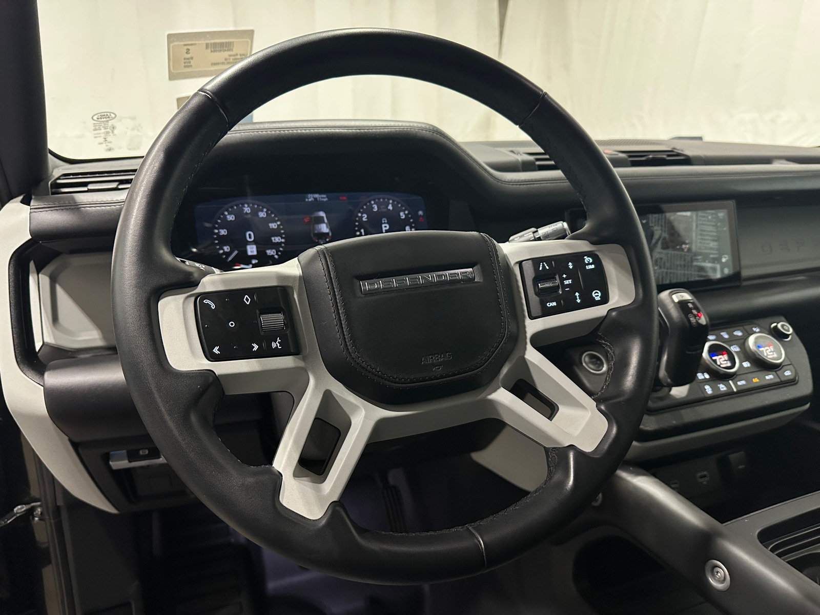 Thumbnail: 2020 Land Rover Defender - 4