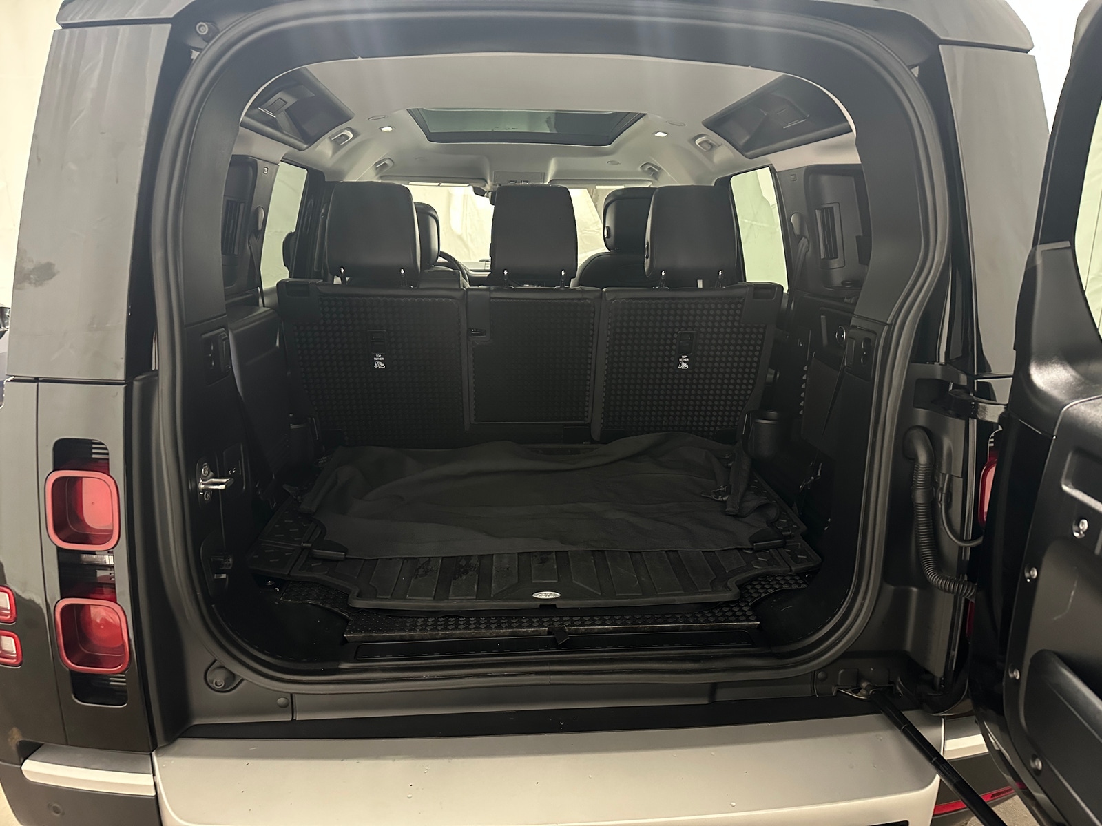 Thumbnail: 2020 Land Rover Defender - 6