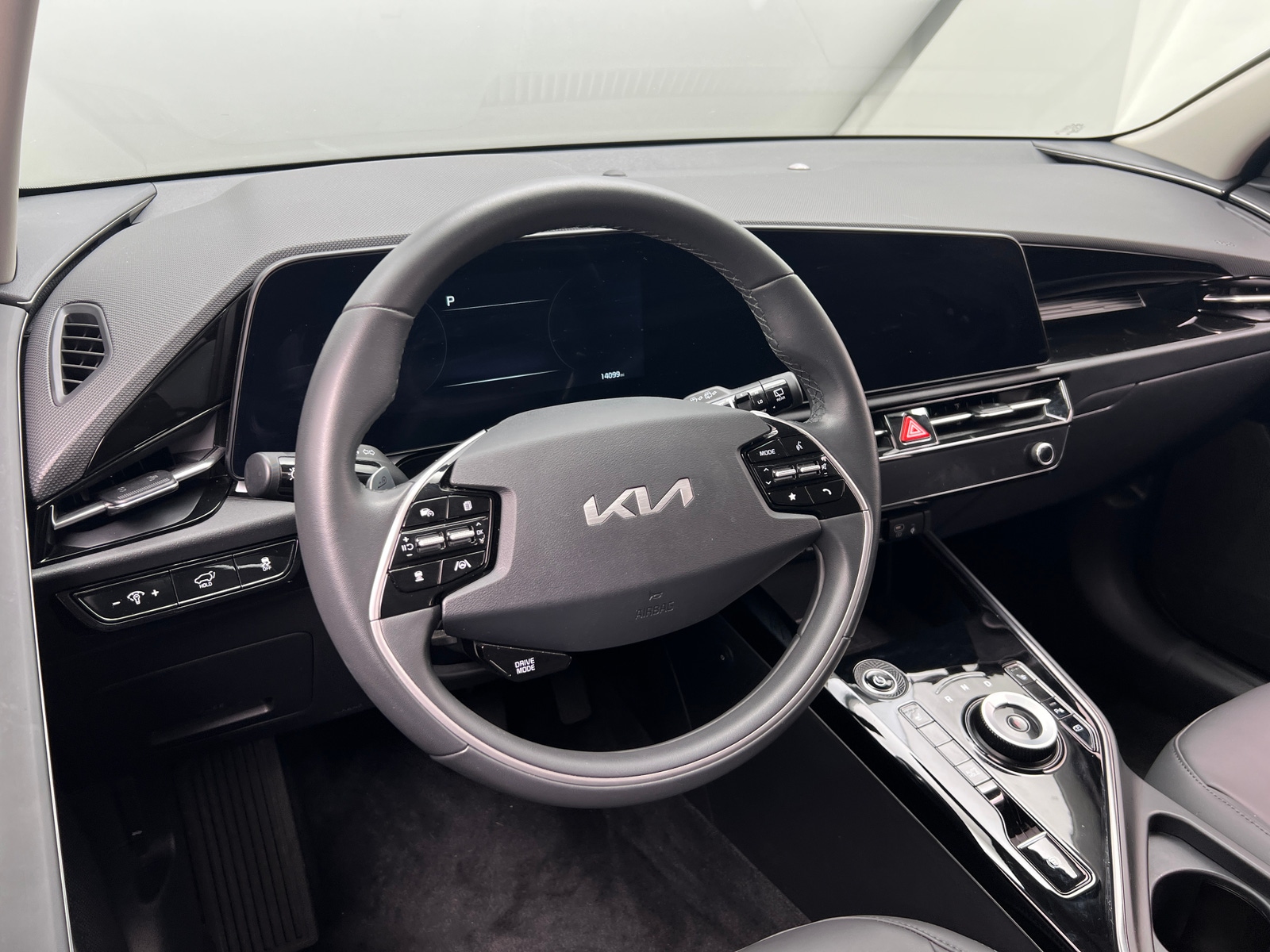 Thumbnail: 2023 Kia Niro - 4