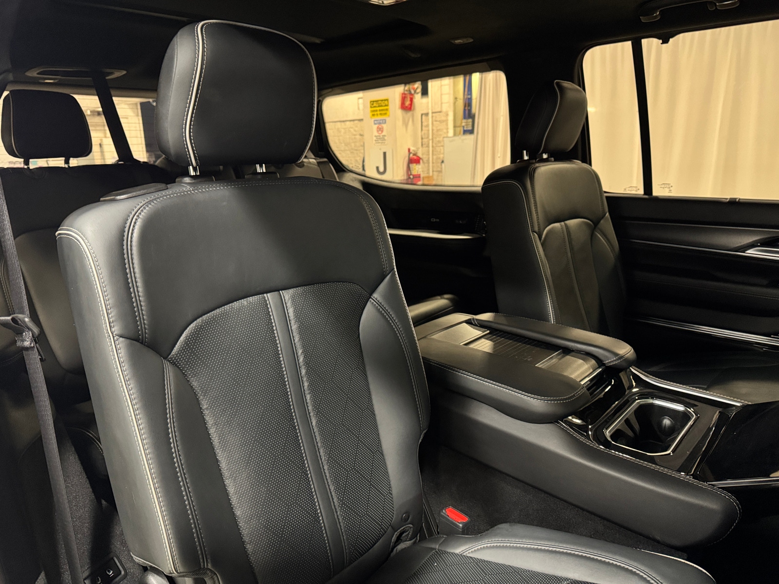 Thumbnail: 2023 Jeep Grand Wagoneer - 5