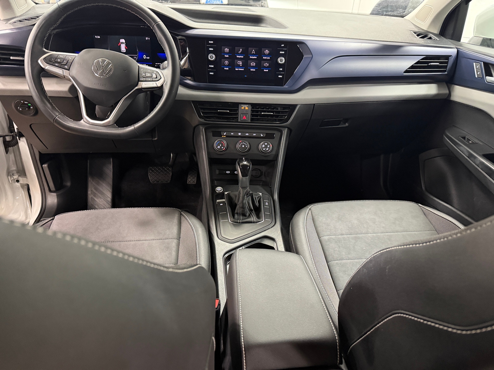 Thumbnail: 2022 Volkswagen Taos - 3