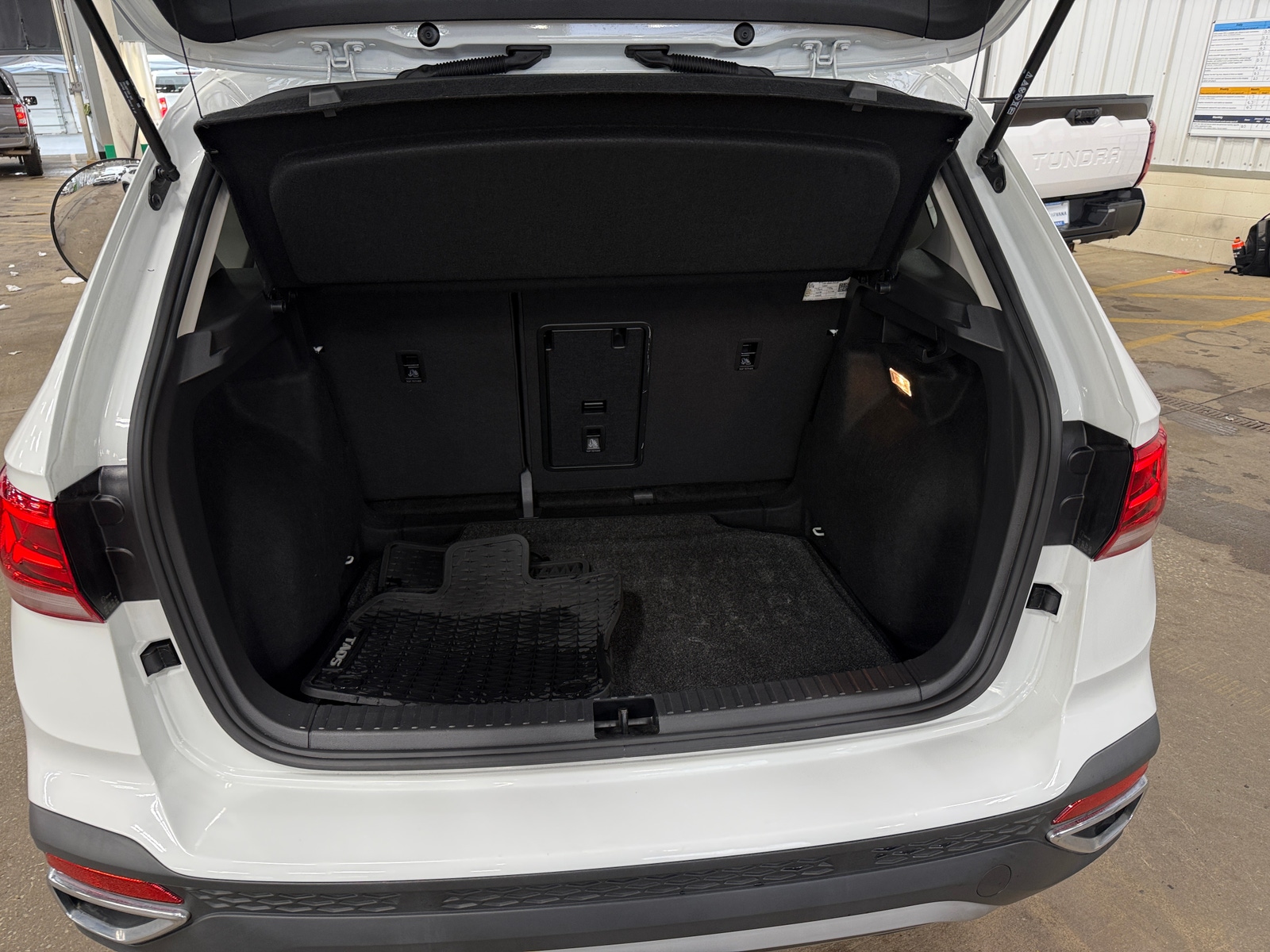 Thumbnail: 2022 Volkswagen Taos - 7