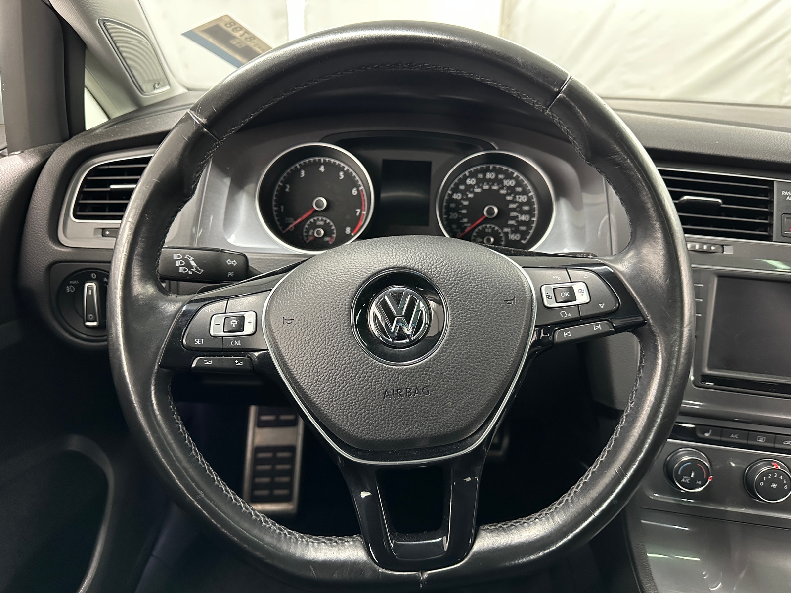 Thumbnail: 2017 Volkswagen Golf - 4