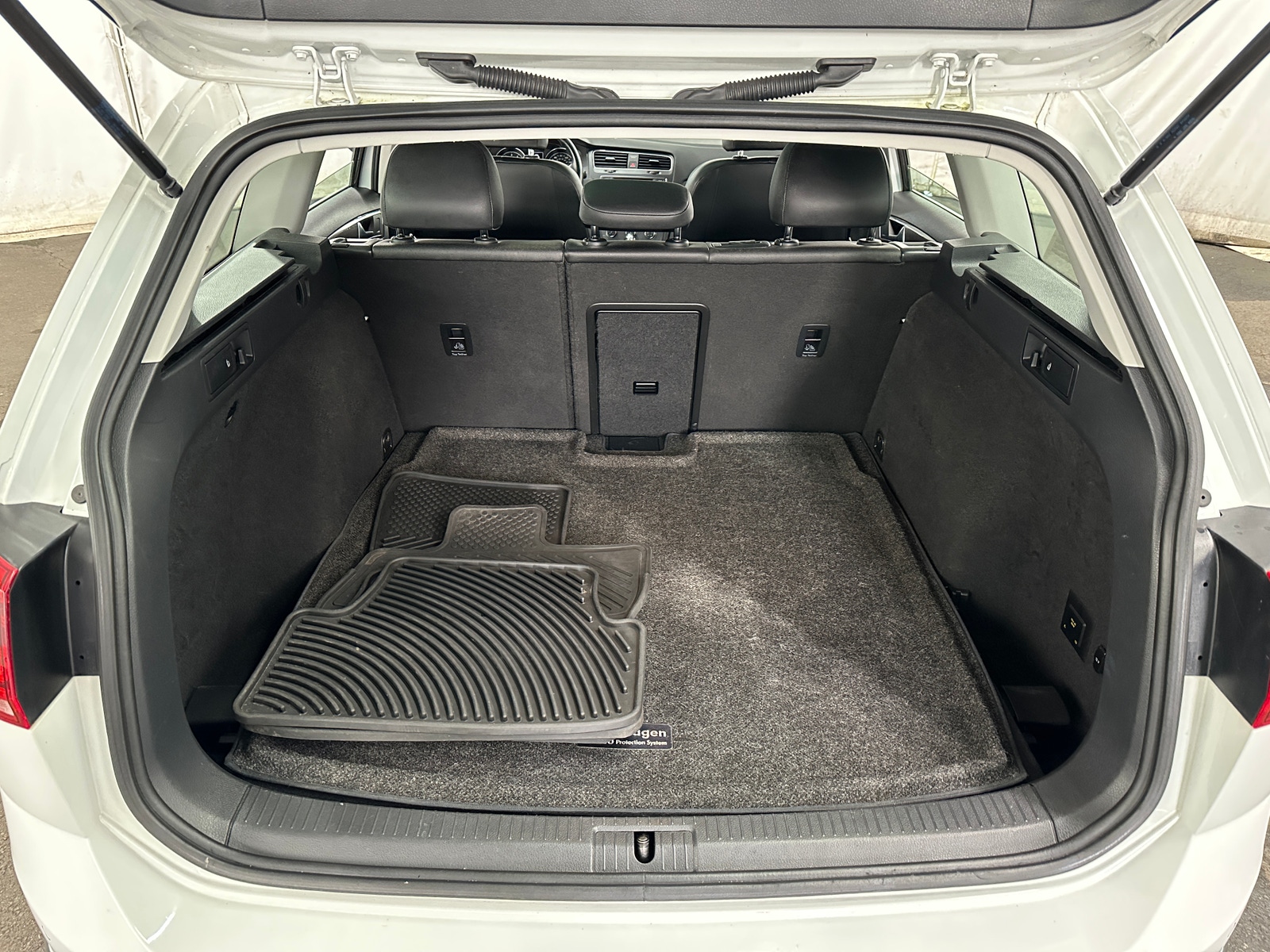 Thumbnail: 2017 Volkswagen Golf - 6