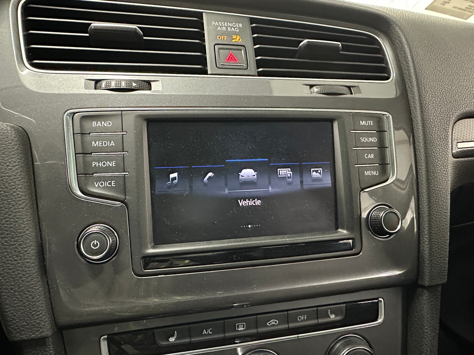 Thumbnail: 2017 Volkswagen Golf - 3