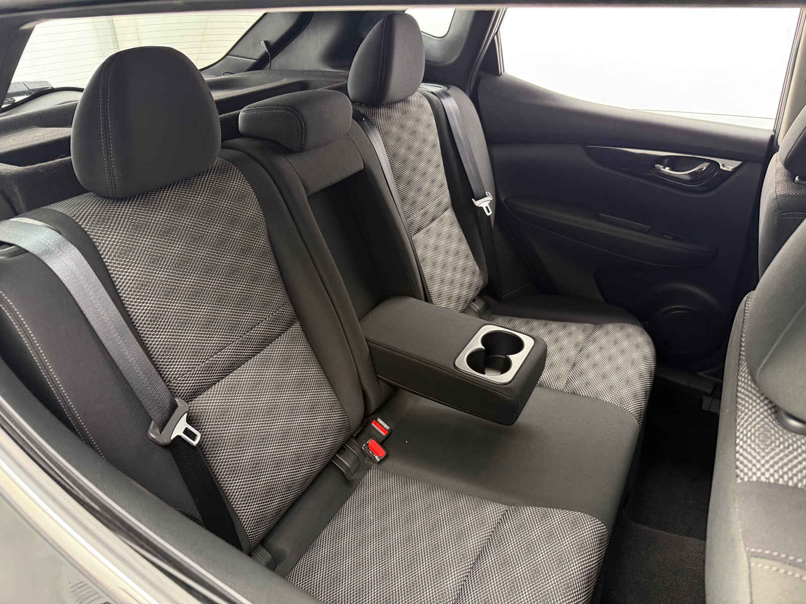 Thumbnail: 2018 Nissan Rogue Sport - 6