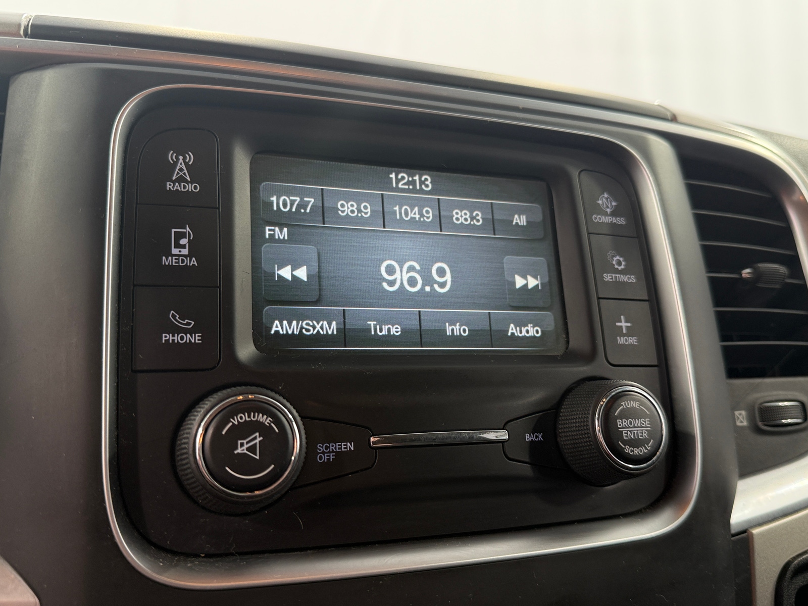 Thumbnail: 2020 RAM 1500 Classic - 4