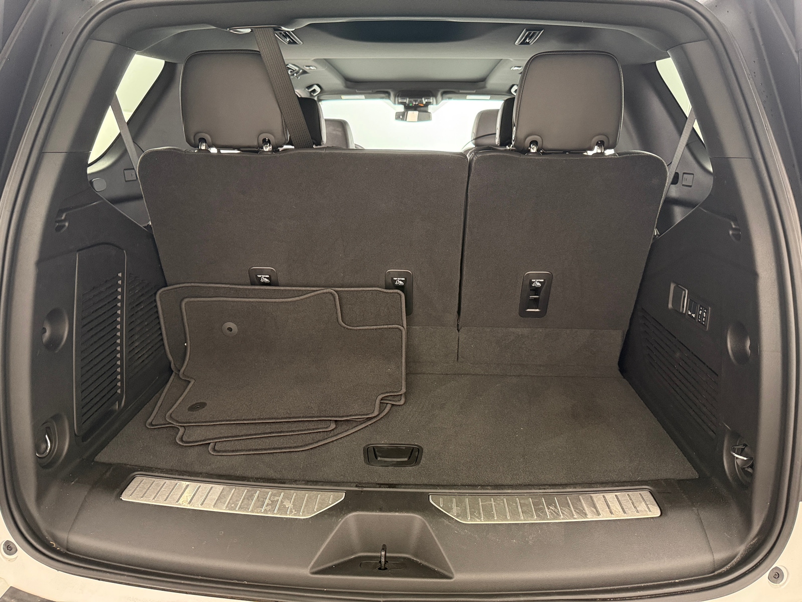 Thumbnail: 2025 Chevrolet Tahoe - 6