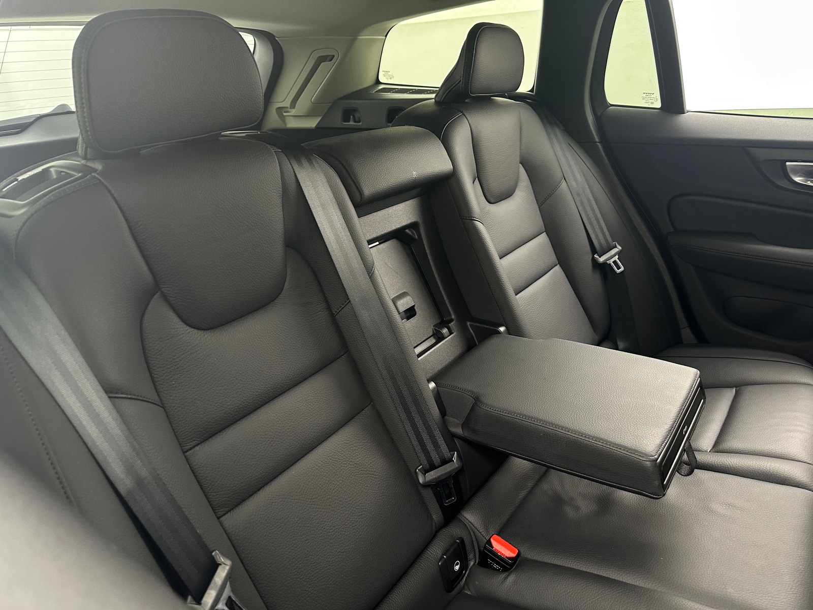 Thumbnail: 2025 Volvo V60 - 5