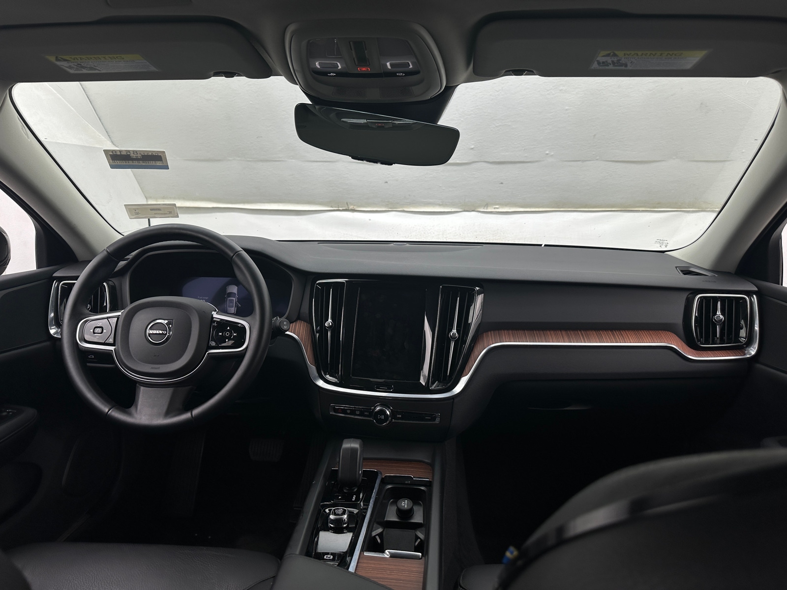 Thumbnail: 2025 Volvo V60 - 2