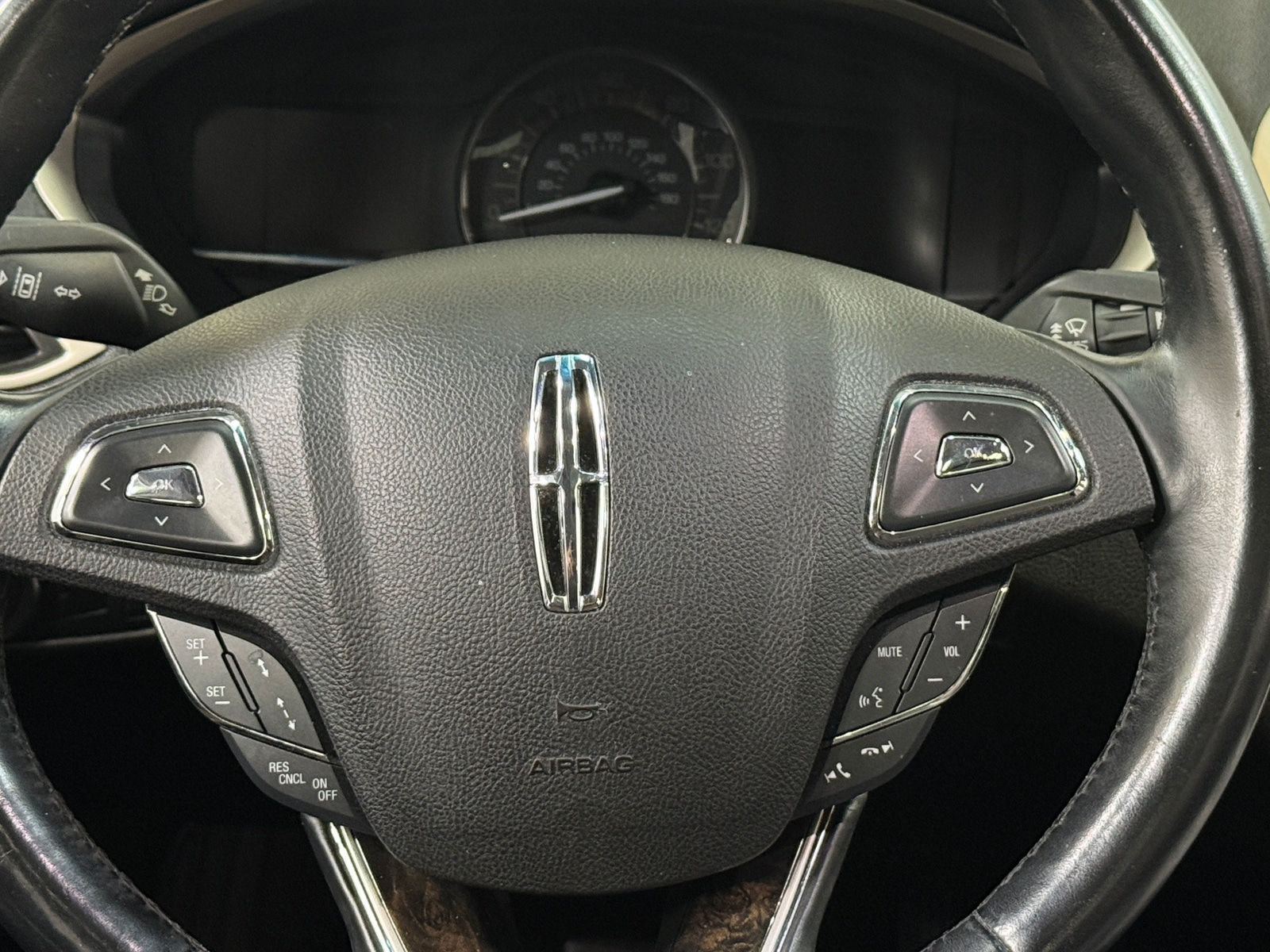 Thumbnail: 2016 Lincoln MKZ - 4