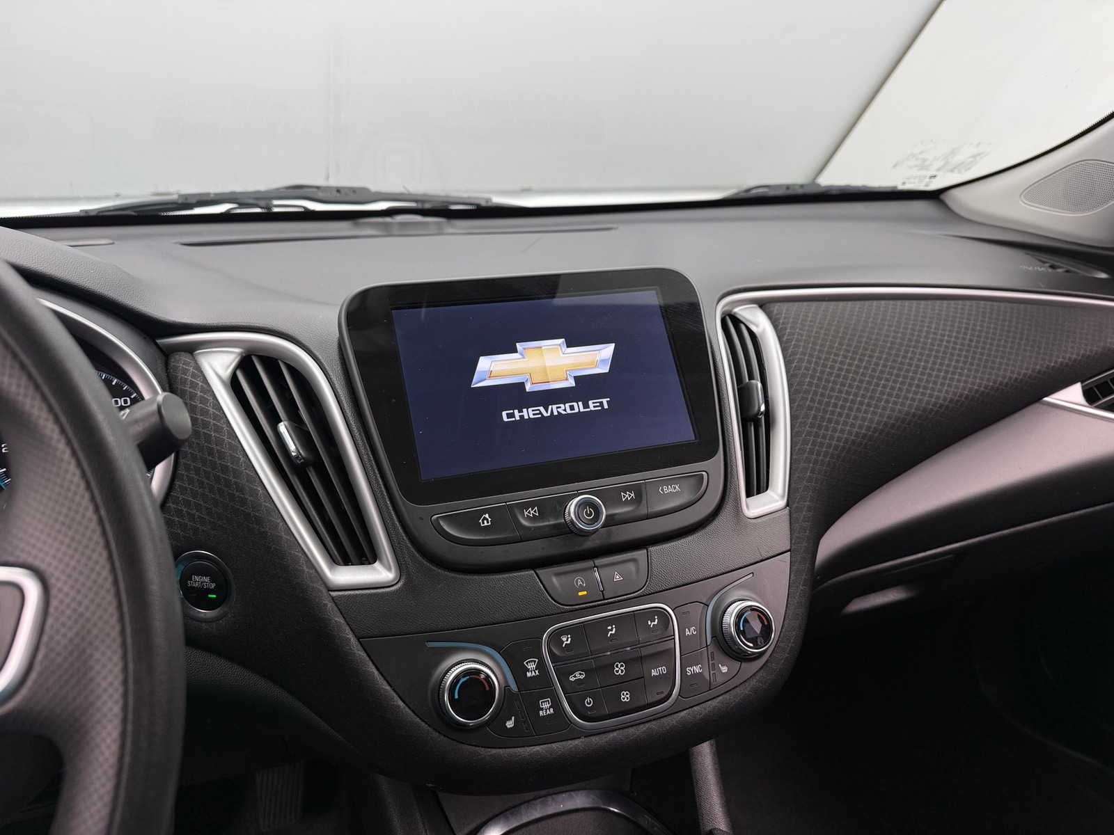 Thumbnail: 2024 Chevrolet Malibu - 4