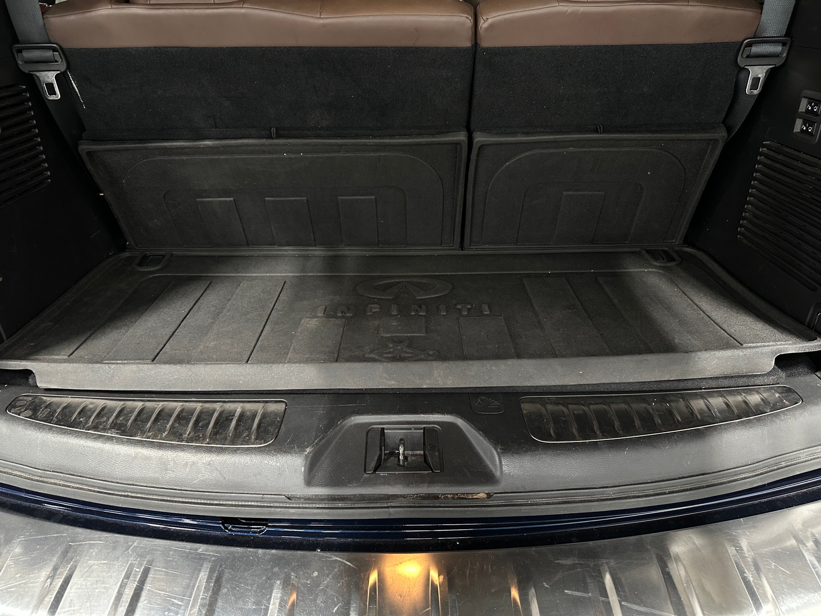 Thumbnail: 2016 INFINITI QX80 - 6