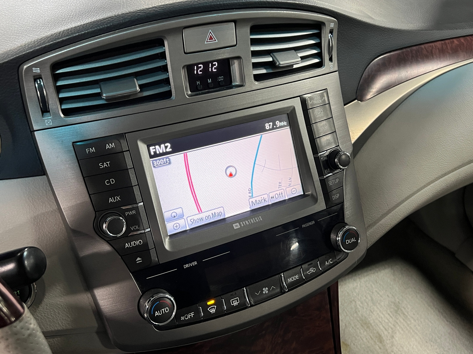 Thumbnail: 2011 Toyota Avalon - 3