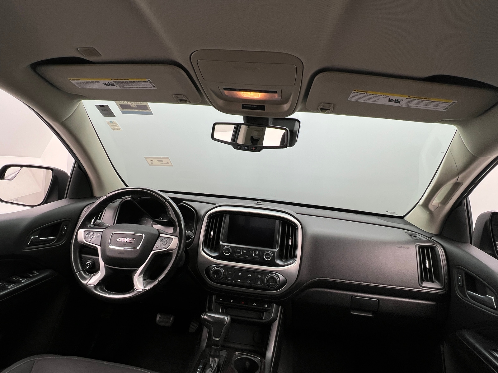 Thumbnail: 2018 GMC Canyon - 3