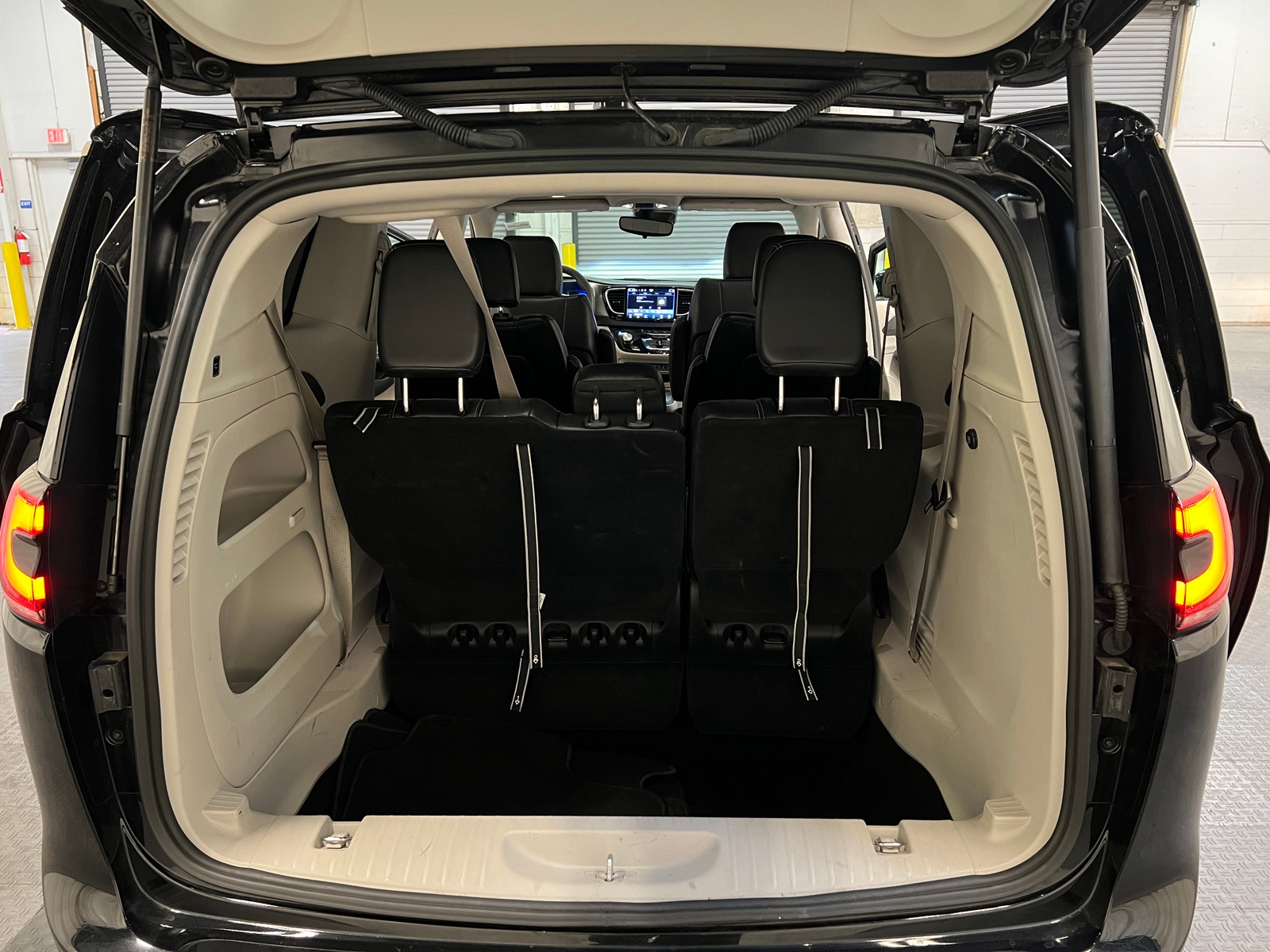 Thumbnail: 2024 Chrysler Pacifica - 6