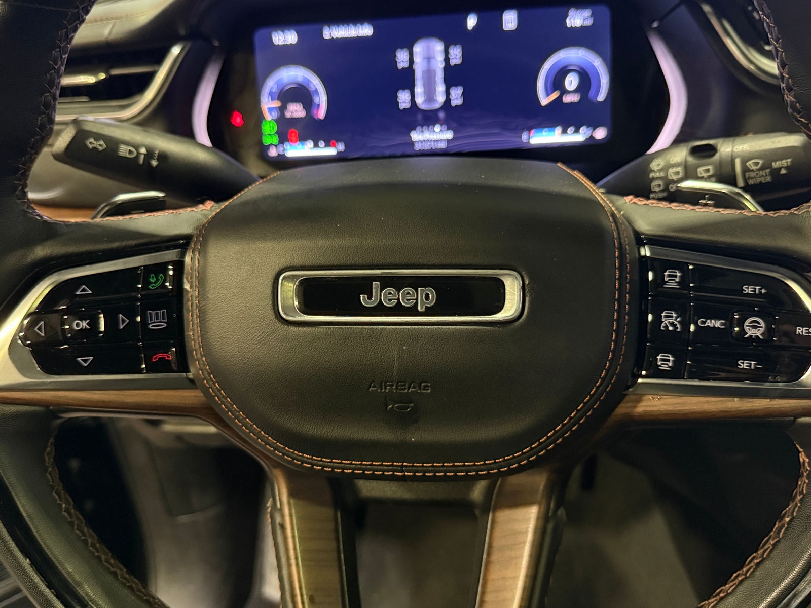 Thumbnail: 2023 Jeep Grand Cherokee - 4