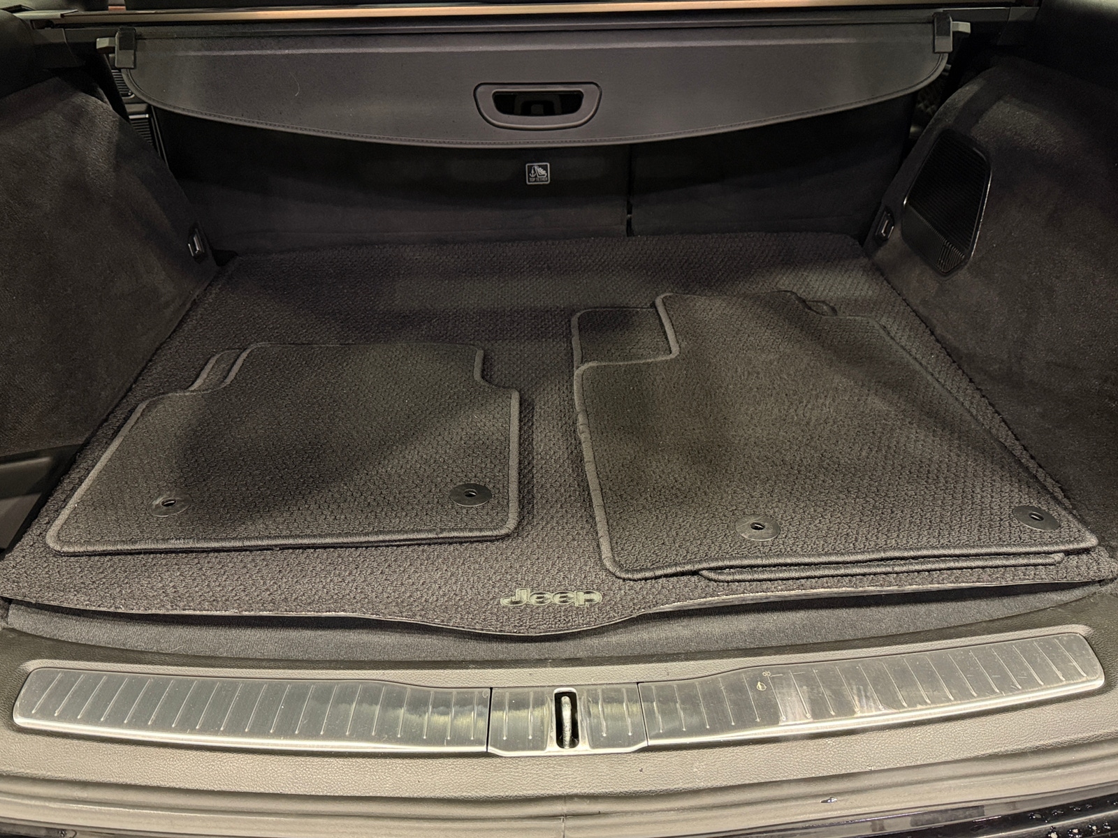 Thumbnail: 2023 Jeep Grand Cherokee - 6