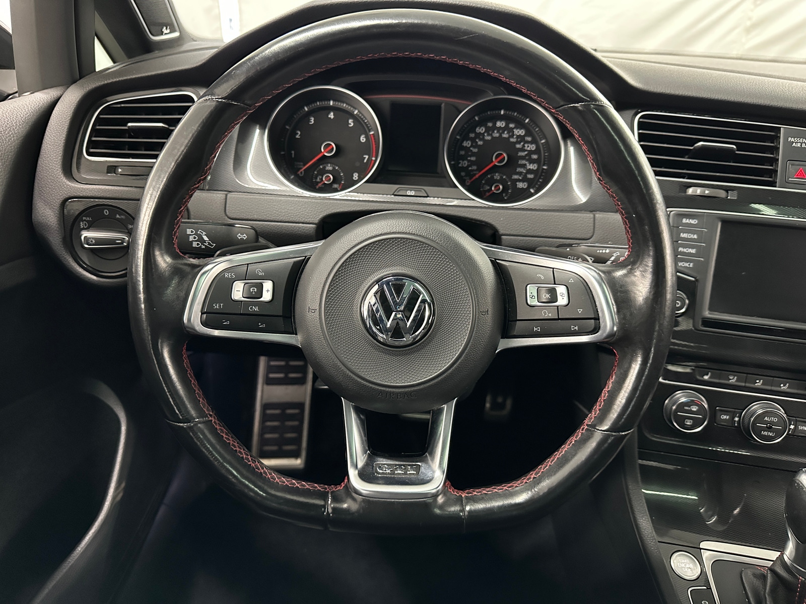 Thumbnail: 2017 Volkswagen Golf - 4