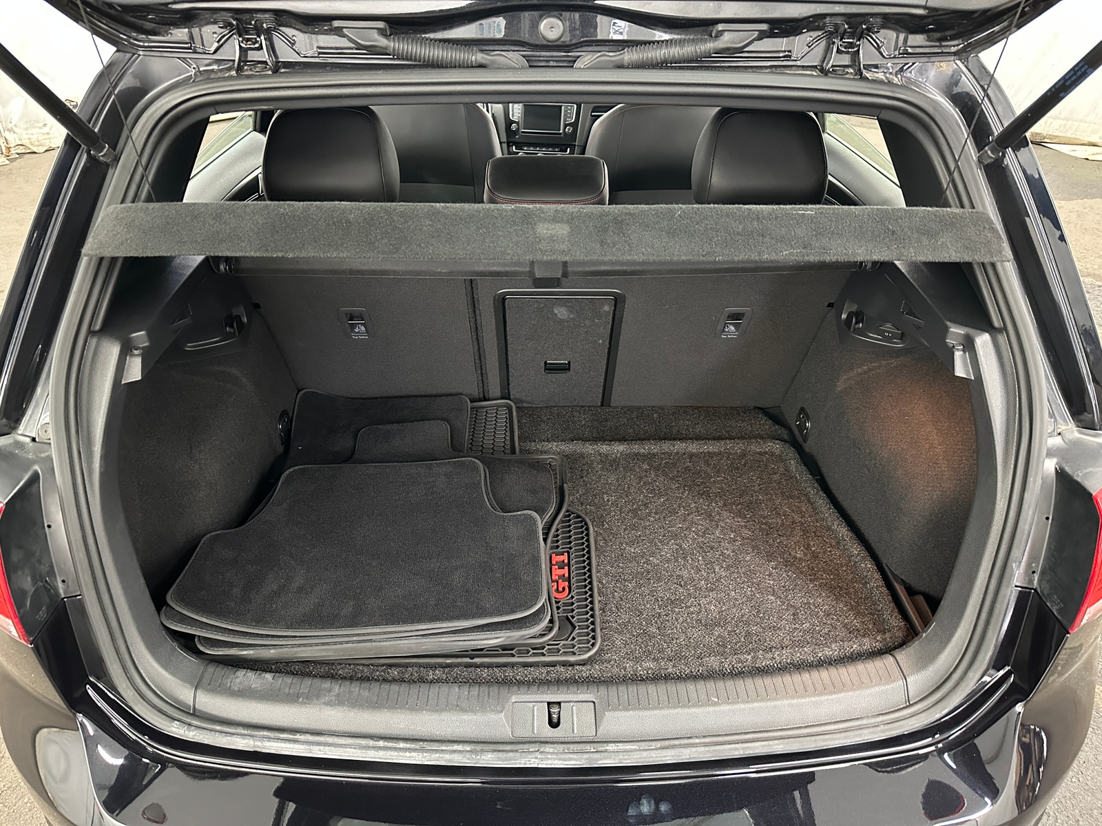 Thumbnail: 2017 Volkswagen Golf - 6