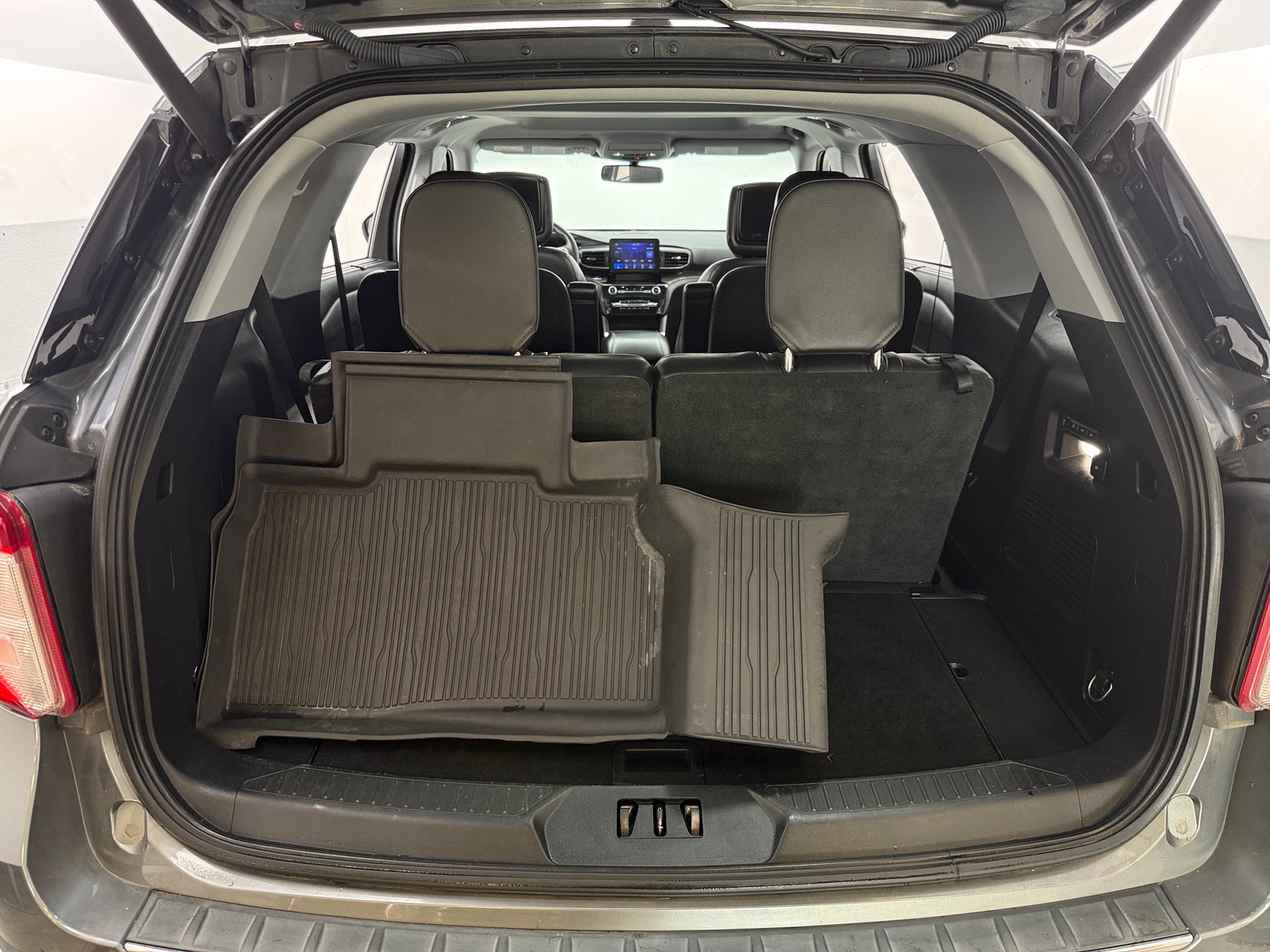 Thumbnail: 2021 Ford Explorer - 6