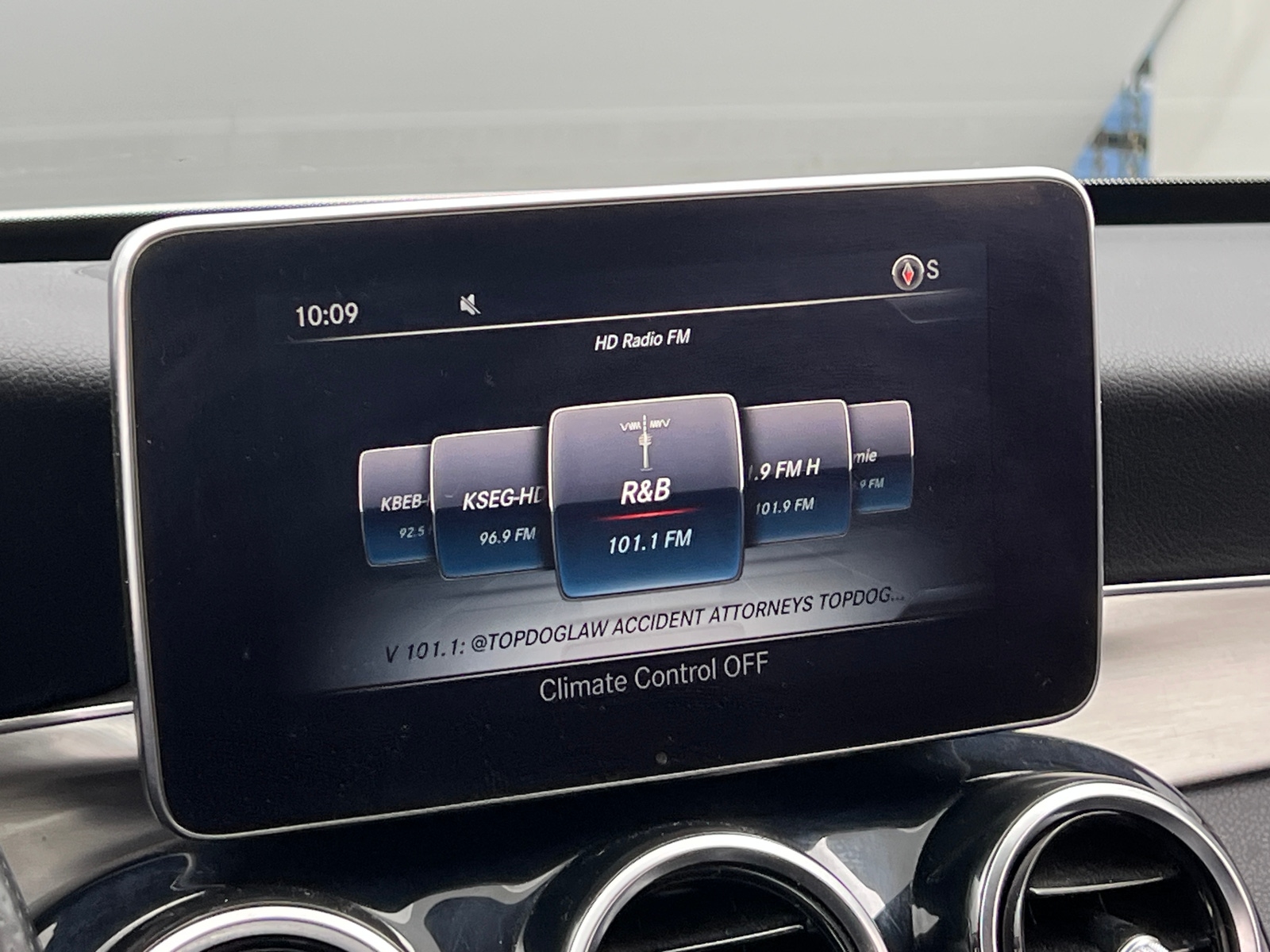 Thumbnail: 2016 Mercedes-Benz C-Class - 3