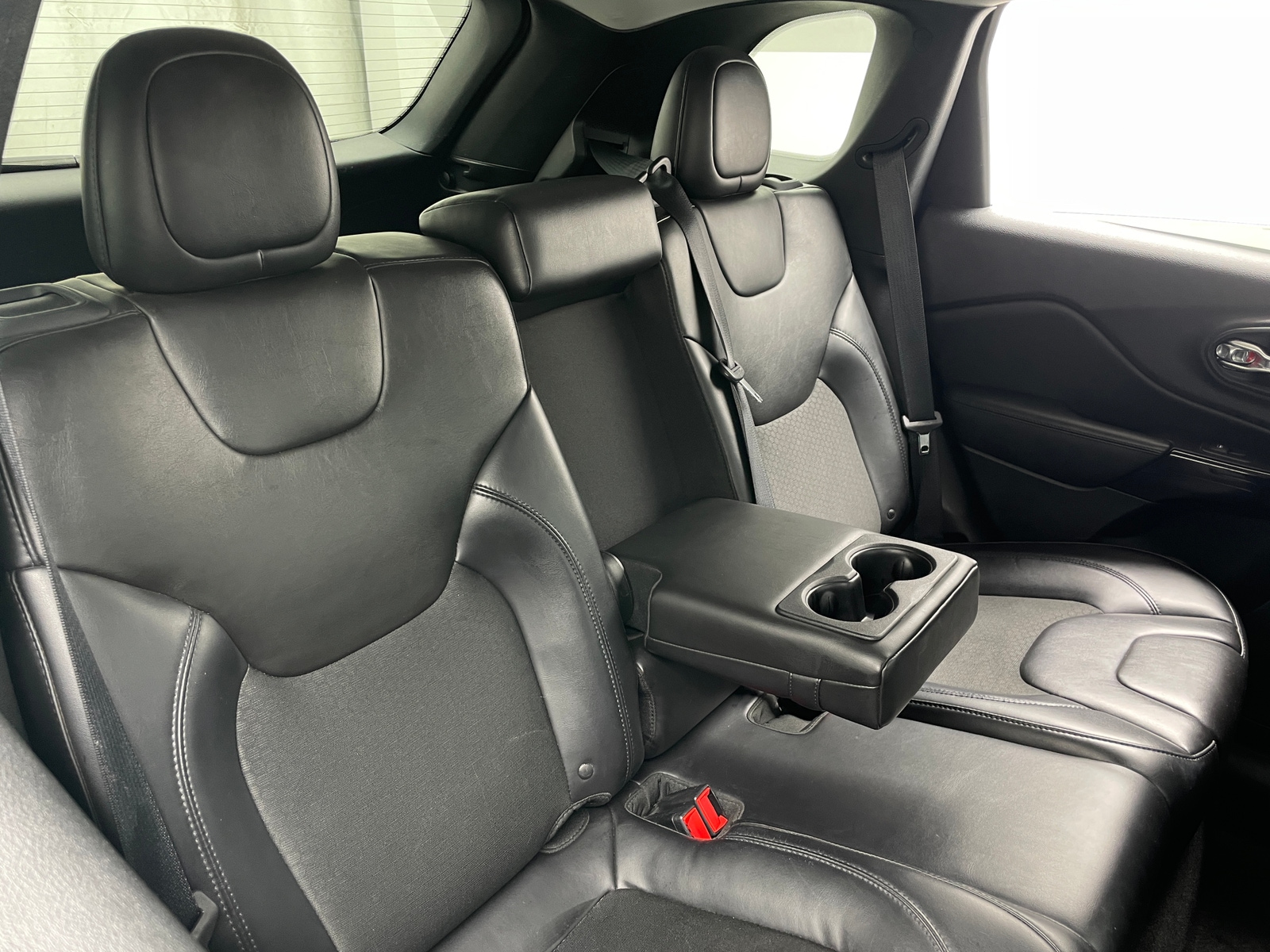 Thumbnail: 2019 Jeep Cherokee - 6