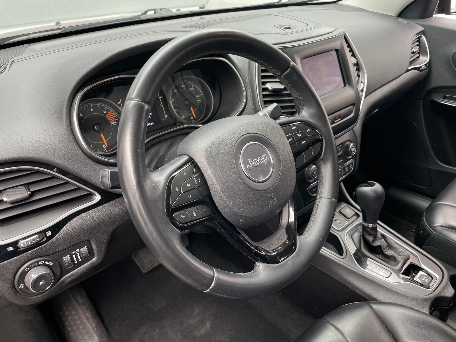 Thumbnail: 2019 Jeep Cherokee - 5