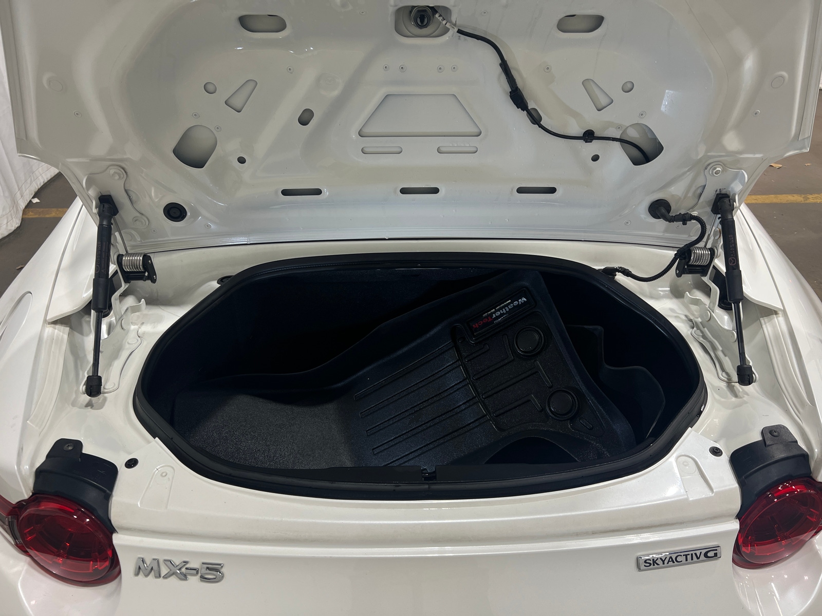 Thumbnail: 2021 Mazda MX-5 Miata - 5