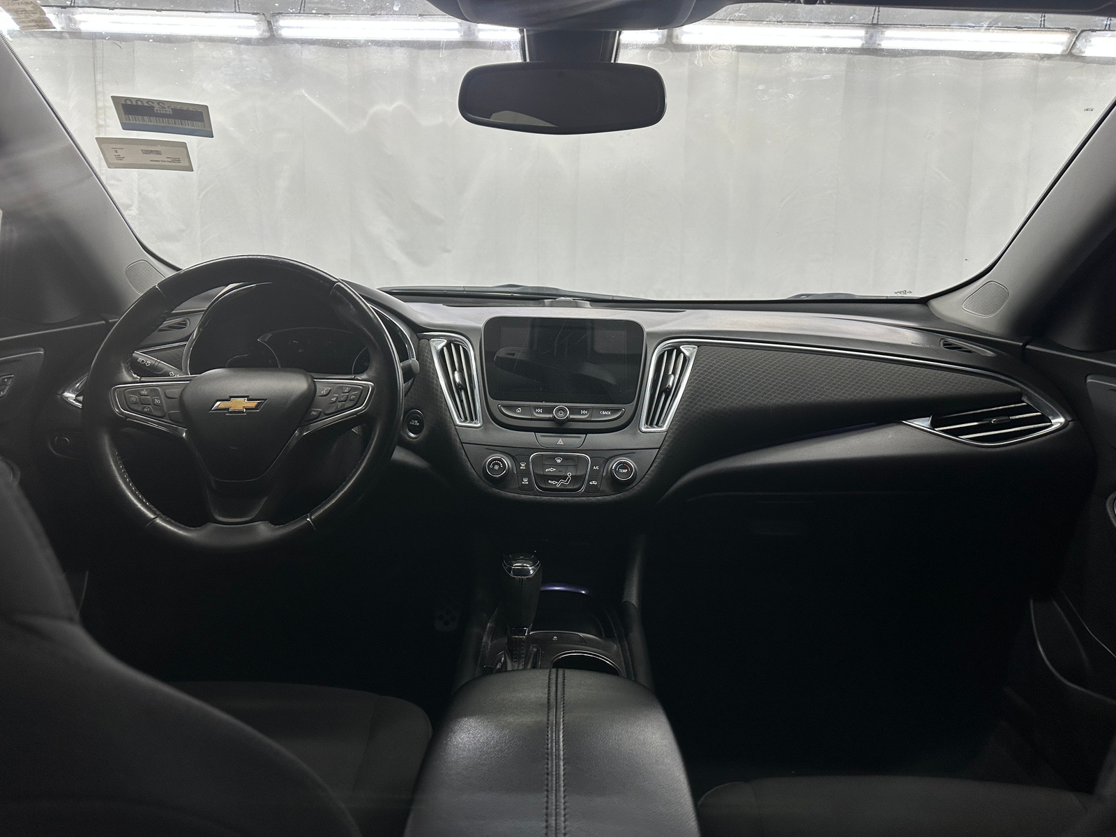 Thumbnail: 2017 Chevrolet Malibu - 3