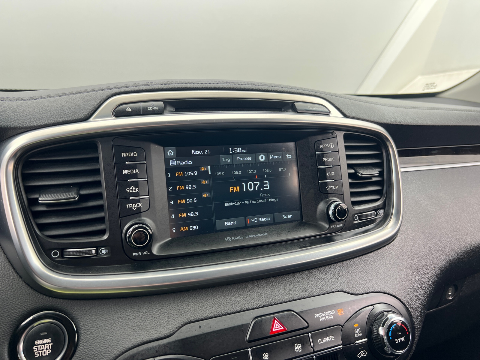 Thumbnail: 2017 Kia Sorento - 3