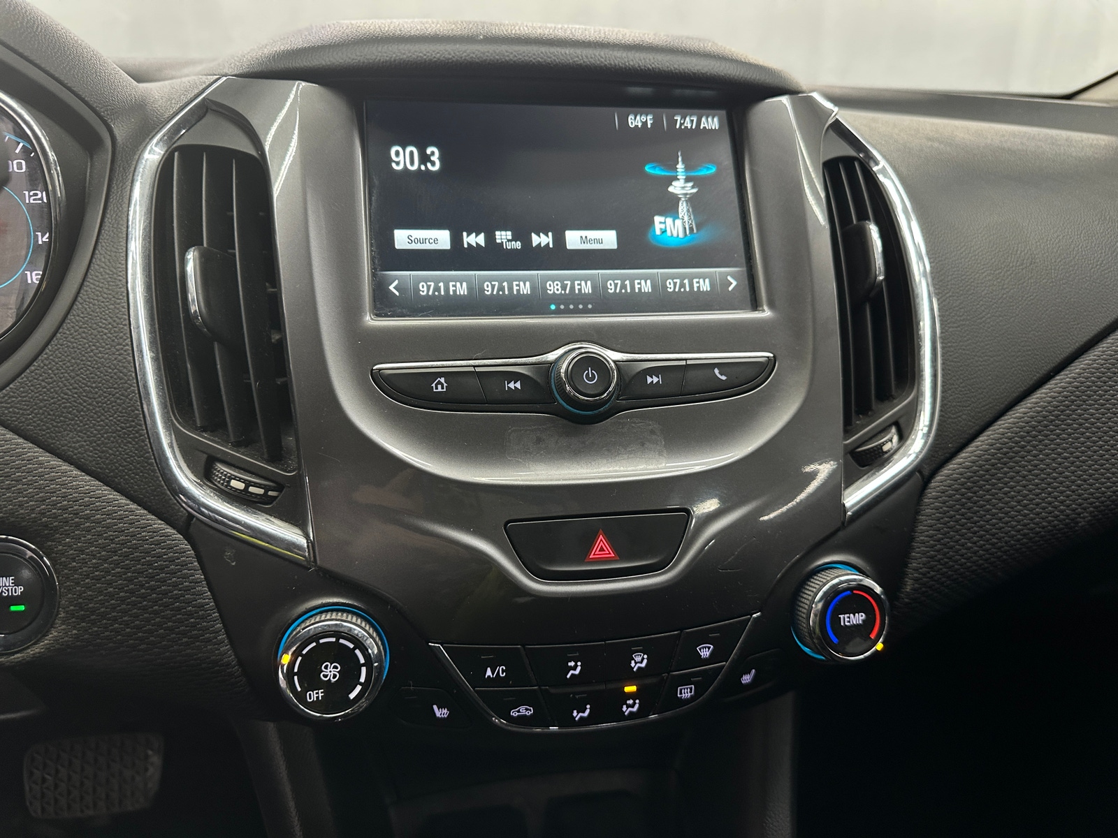 Thumbnail: 2017 Chevrolet Cruze - 4