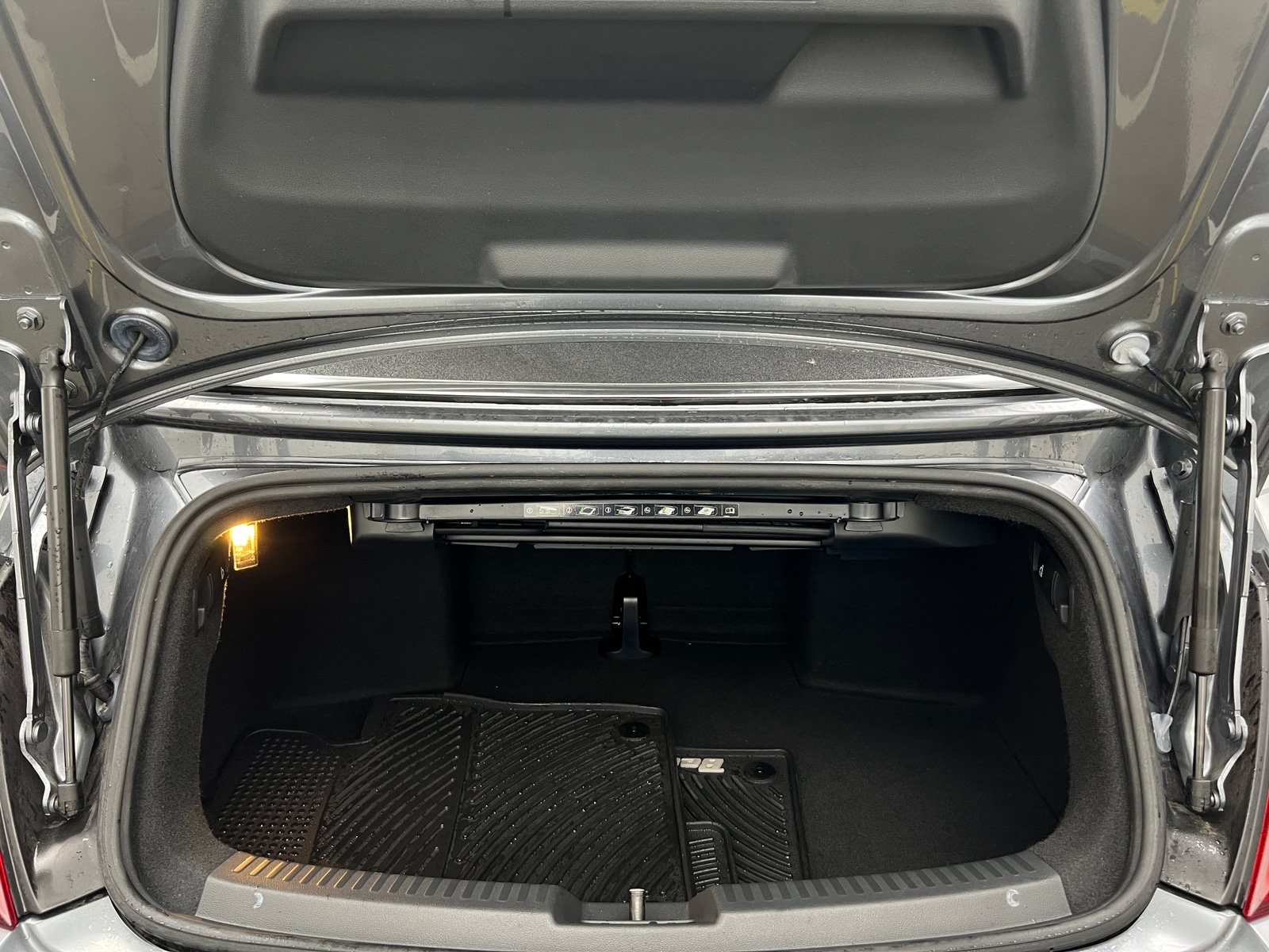 Thumbnail: 2015 Volkswagen Beetle - 7