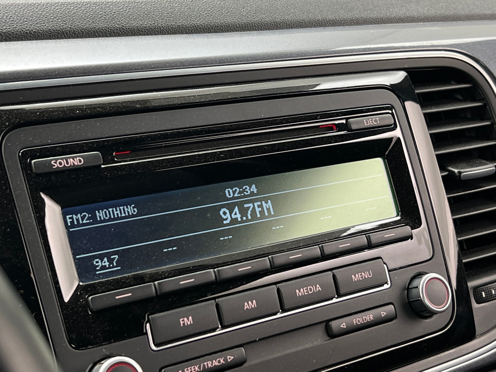 Thumbnail: 2015 Volkswagen Beetle - 4