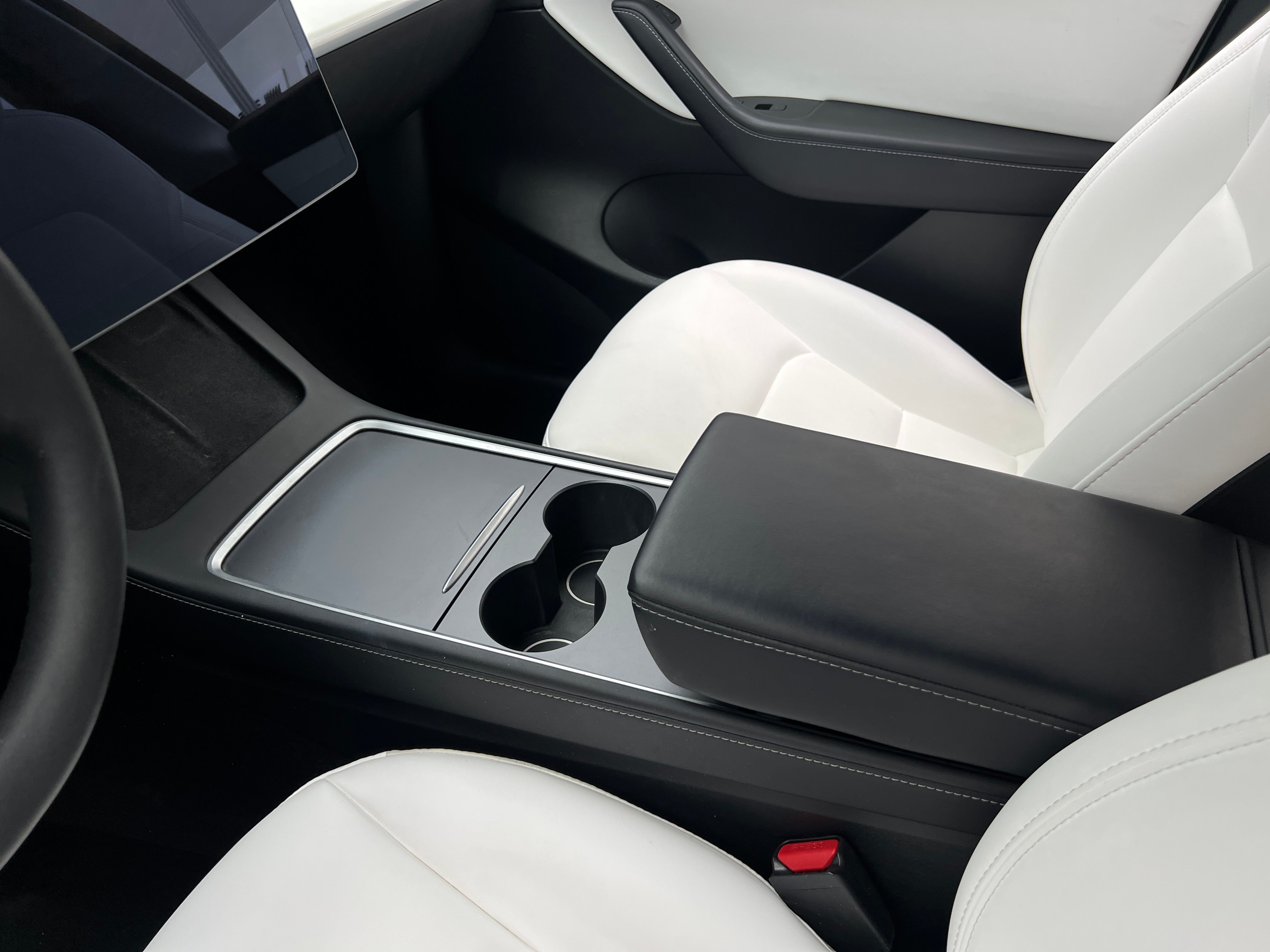 Used 2021 Tesla Model Y Long Range with VIN 5YJYGDEE2MF281137 for sale in Oak Creek, WI