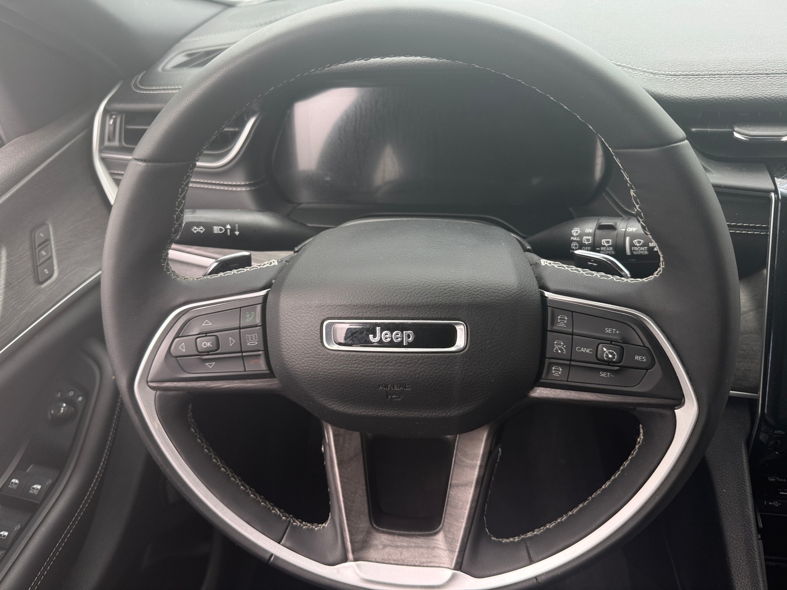 Thumbnail: 2024 Jeep Grand Cherokee L - 4