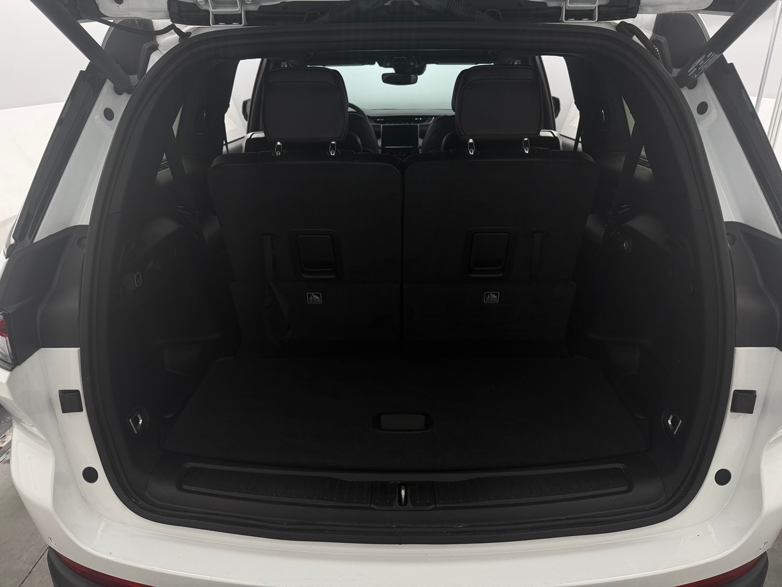 Thumbnail: 2024 Jeep Grand Cherokee L - 6