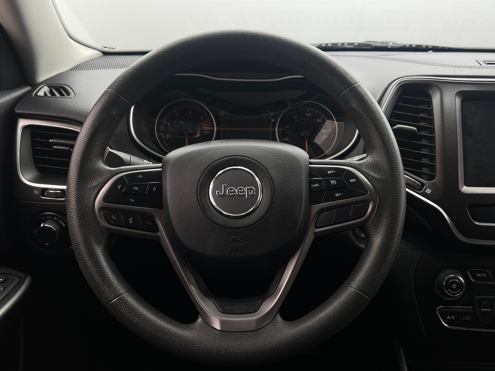 Thumbnail: 2020 Jeep Cherokee - 5