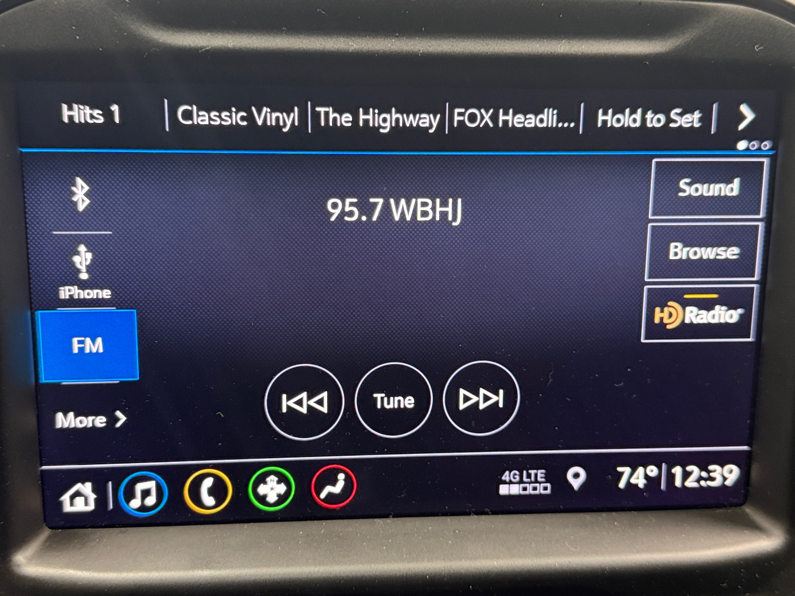 Thumbnail: 2019 Chevrolet Silverado 1500 - 3